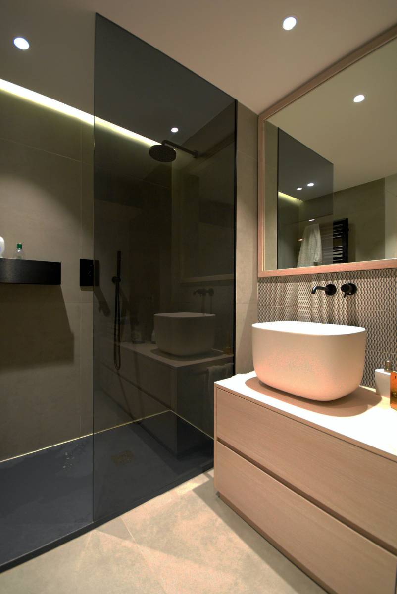 Aménagement d'une salle de bain sur mesure design et ergonomique par un professionnel à Roanne